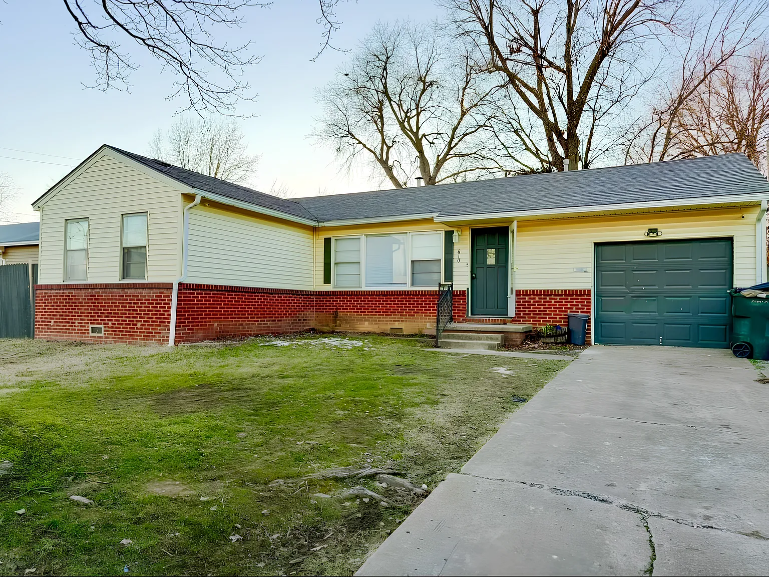 4 bed, 2.0 bath, 1260 sqft, $663 — Photo 2