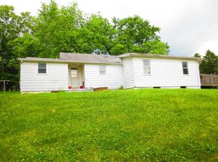 5585 Country Hills Dr, Aurora, IN 47001