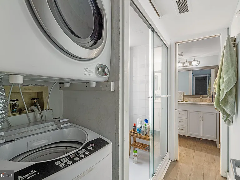 114 Naudain St #18-C — Photo 14