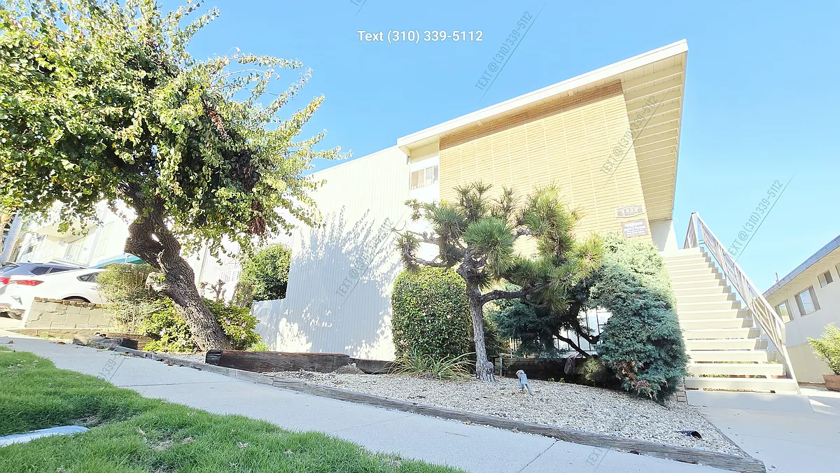 Building Photo - 1420 Barry Ave #2