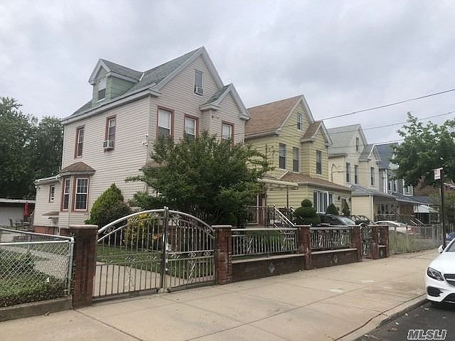 2nd image of 1000 E 93rd St