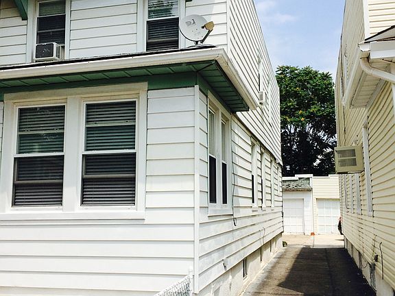 2nd image of 10429 109th St