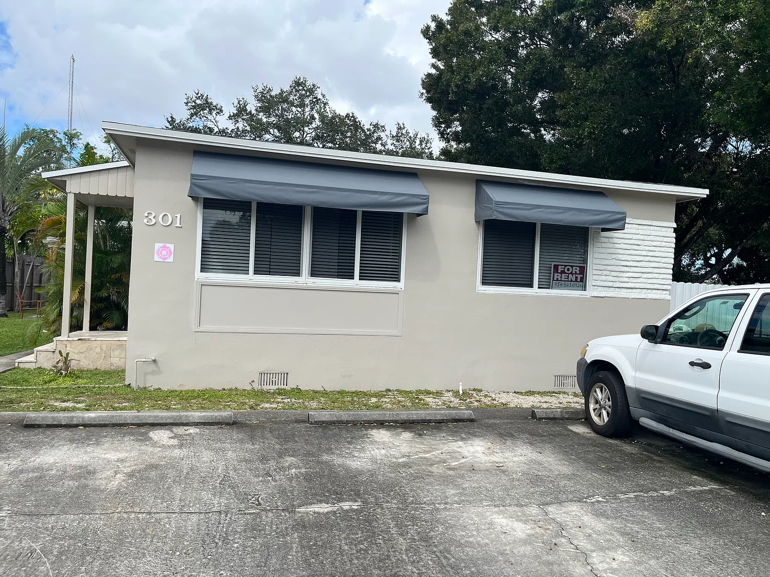 301 SW 12th Ct — Photo 3