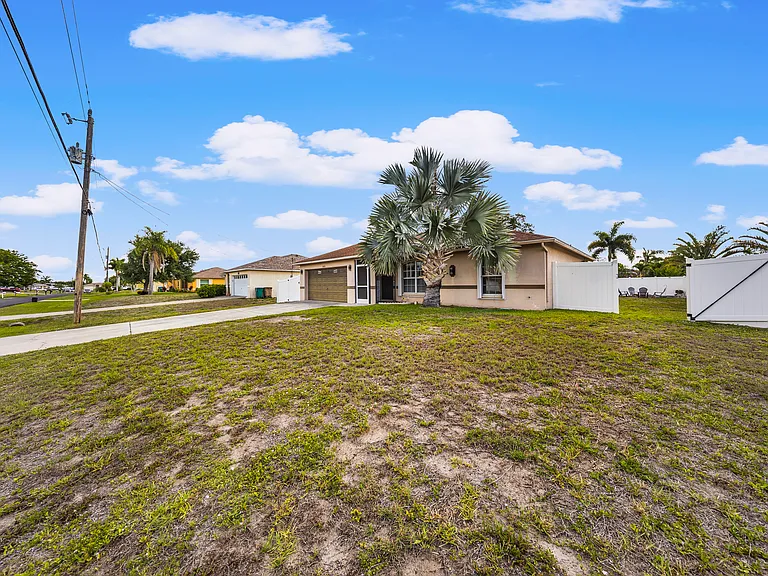 3825 SW 11th Ave — Photo 3