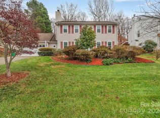 6918 Loretta Pl, Charlotte, NC 28215