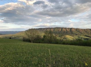 101 Reynolds Ln, Swords Creek, VA 24649