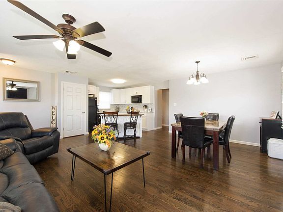 2nd image of 3320 Elliott Blvd