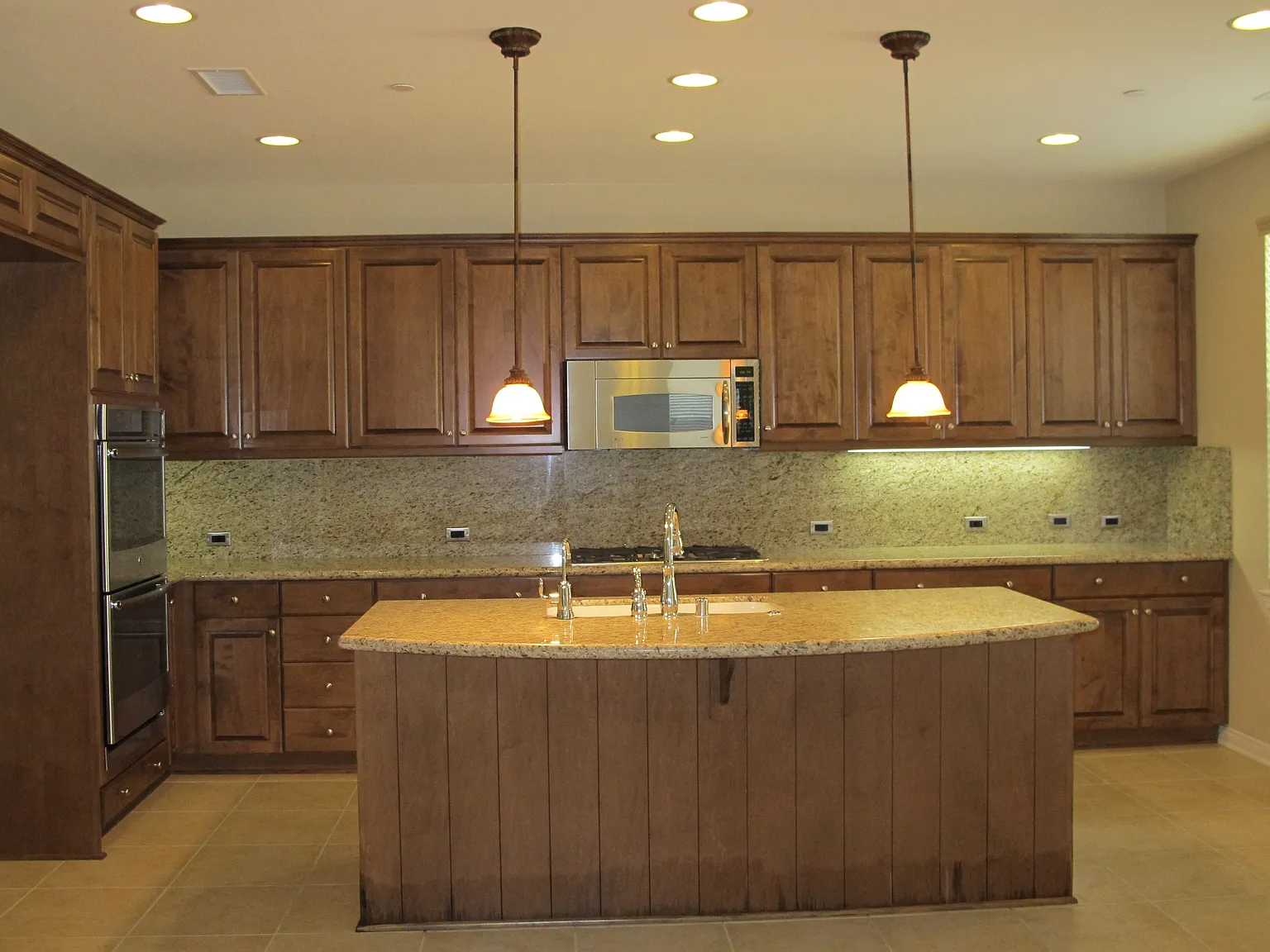 4 bed, 3.5 bath, 2942 sqft, $5,600 — Photo 2