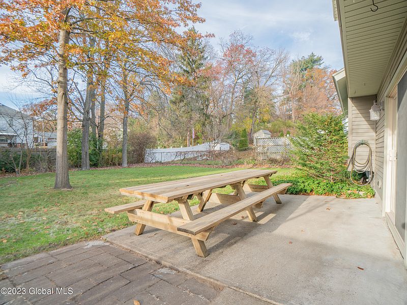 5th image of 165 Corlaer Avenue