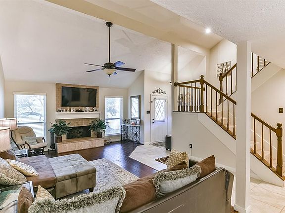 3rd image of 3214 Golden Leaf Dr