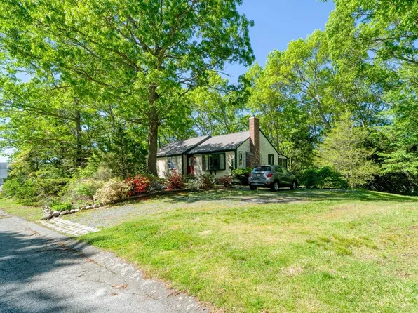 1 Pryer Dr, Bourne, MA 02532