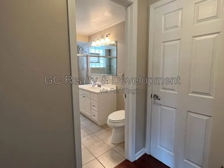 1247 E Washington St #202 — Photo 13