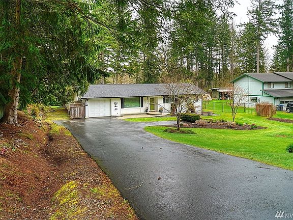 Nice long driveway for additional parking. Neighbor is very friendly and keeps to himself.