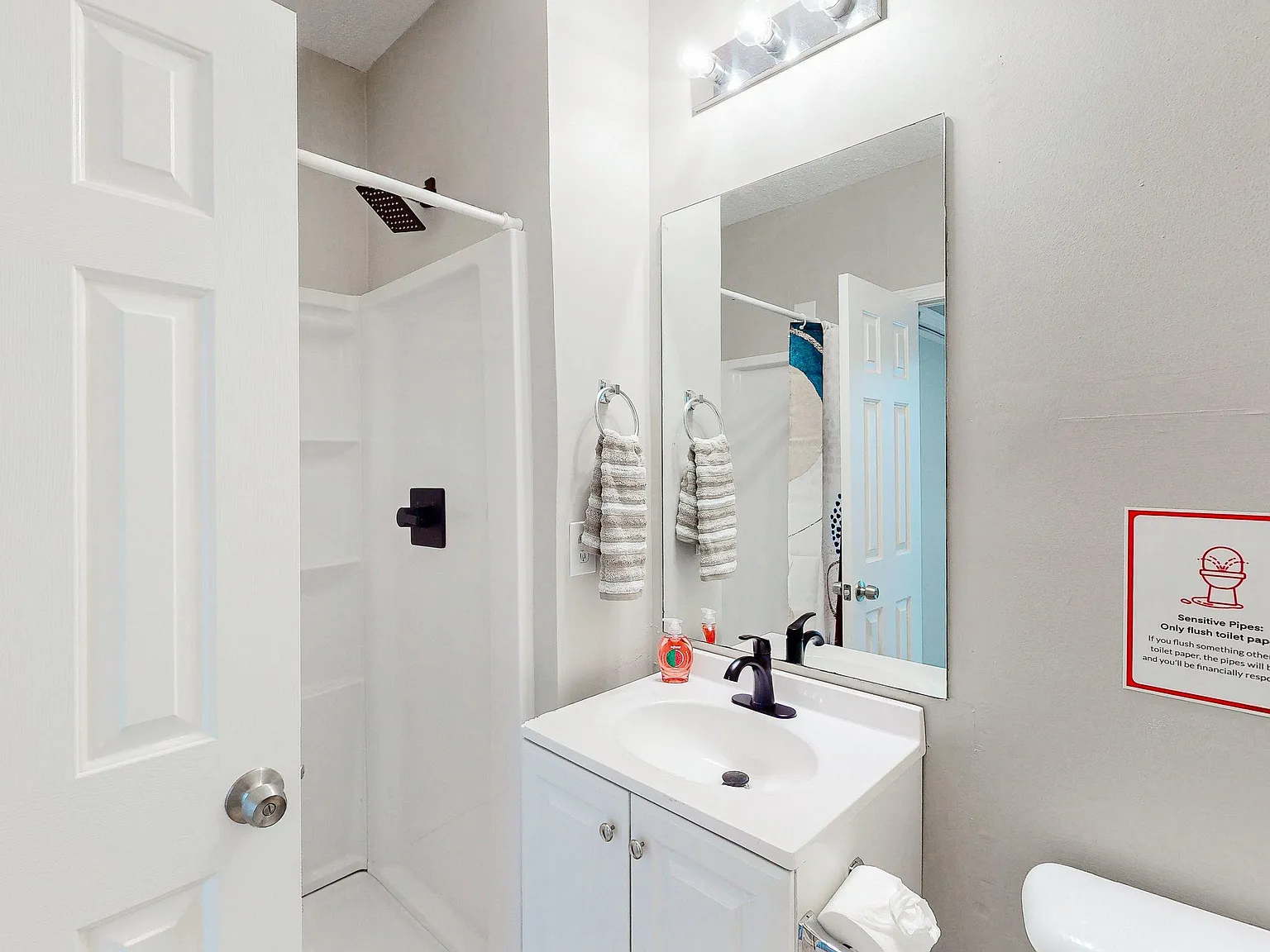 4 bed, 8.0 bath, 2498 sqft, $828 — Photo 3