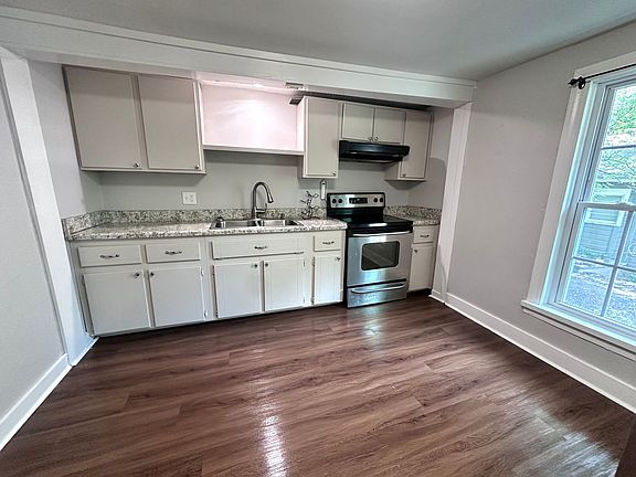 2nd image of 2220 Southern St NE