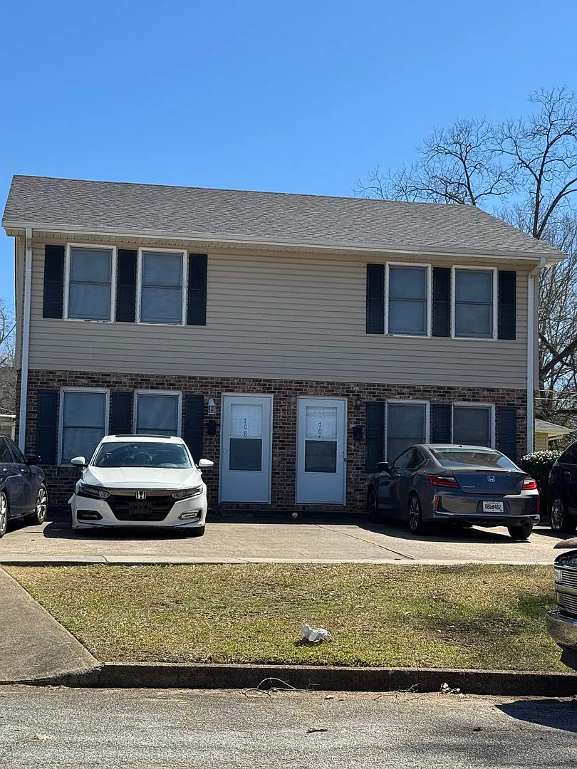 706 Ave D West Point GA 31833 — Photo 1
