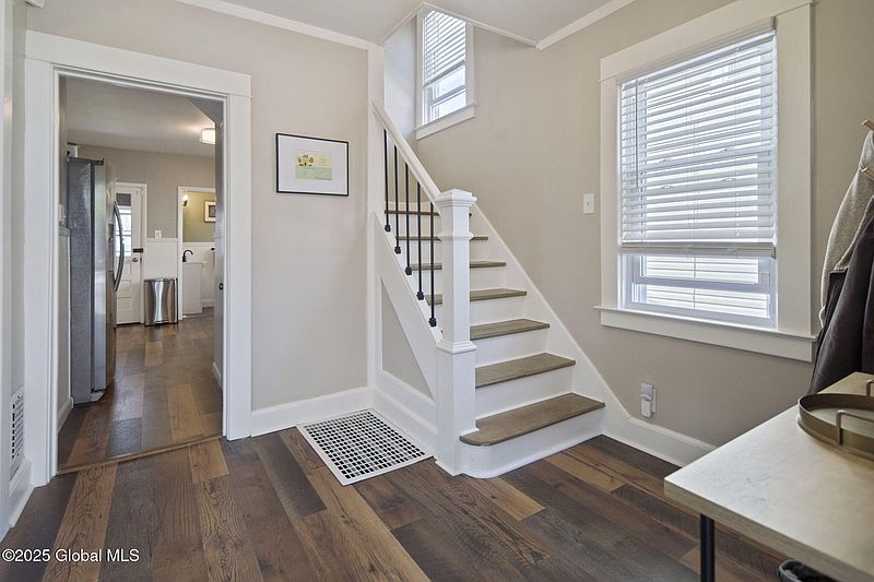 3rd image of 1051 Keyes Avenue