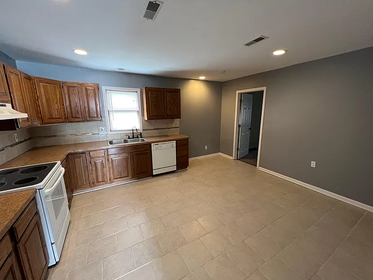 213 Central Ave — Photo 2