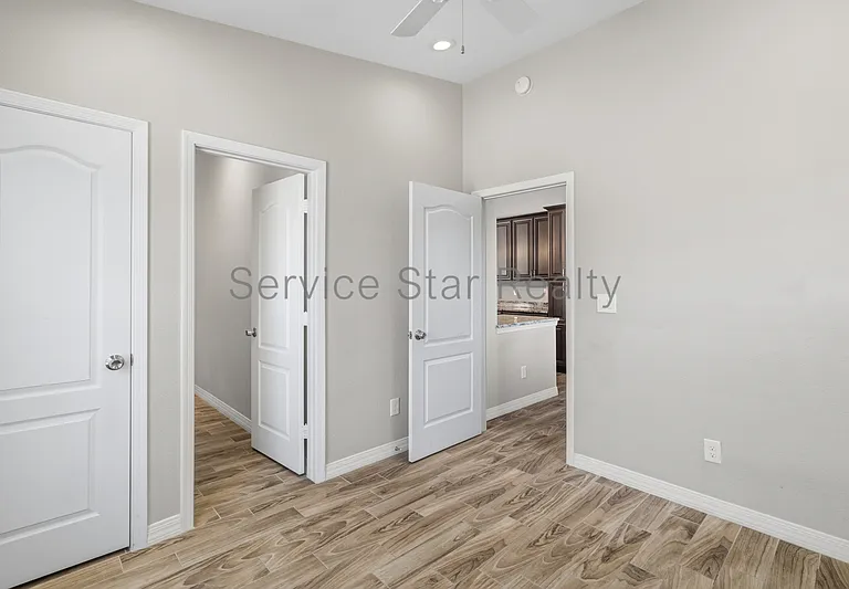 1558 W 5th St — Photo 12
