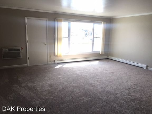 3rd image of 107 Concord Pl APT 6