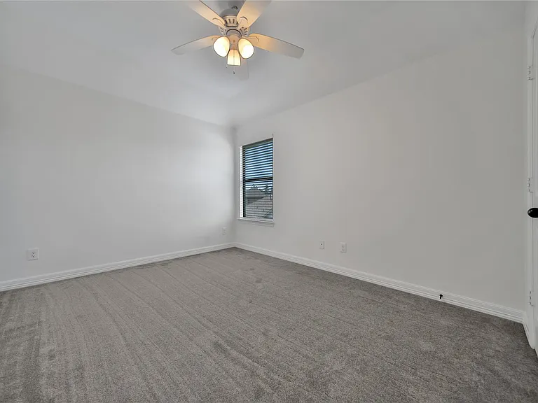 711 Aulia Ln — Photo 13