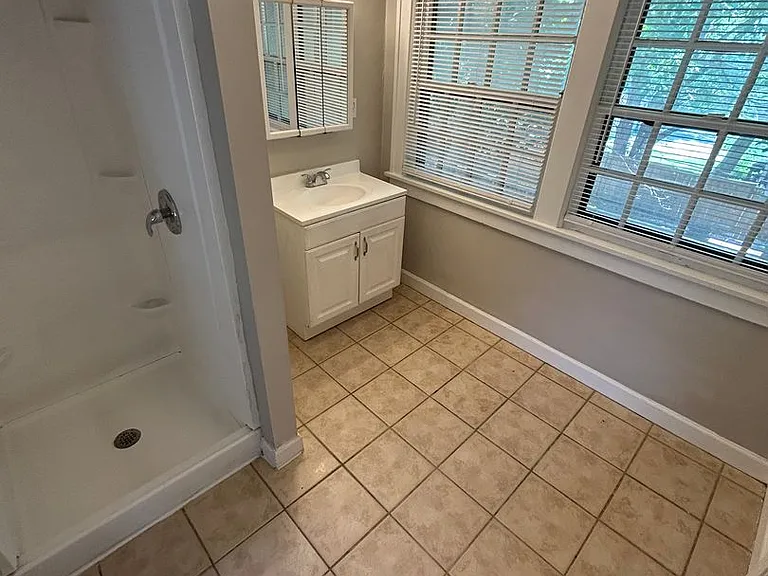 5411 Rockhill Rd — Photo 14