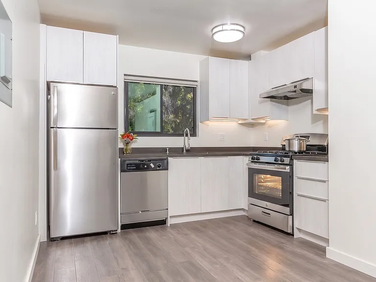 Modern Renovated Studio at 1330 N Martel Ave., Los Angeles, CA 90046 — Photo 1