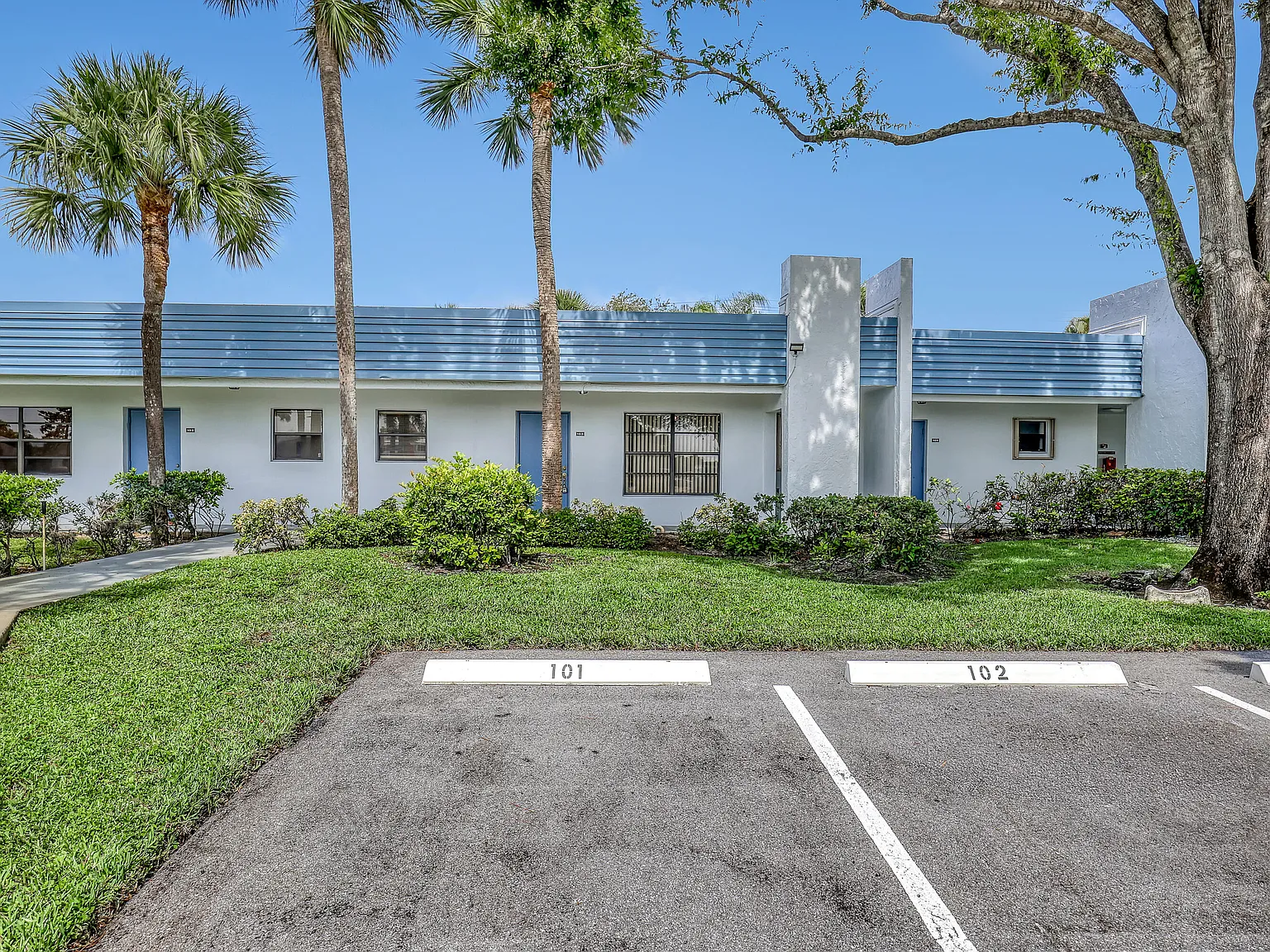 2 bed, 2.0 bath, 1020 sqft, $1,925 — Photo 3