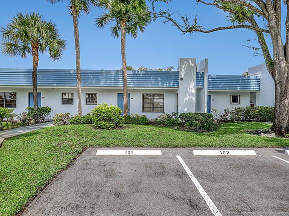 3rd image of 4575 Lucerne Lakes Blvd Unit 103