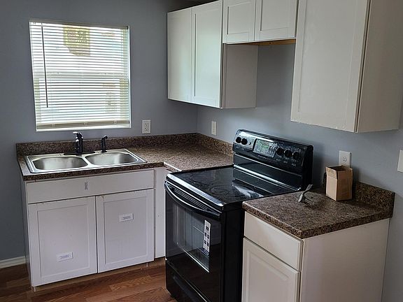 5th image of 1124 Stowe St