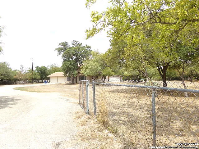5975 Babcock Rd — Photo 3