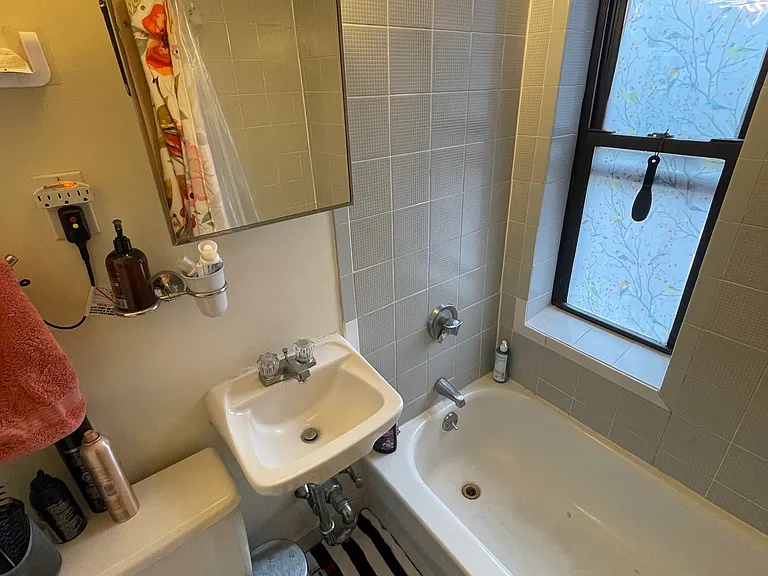 43 Ivaloo St #5R — Photo 8
