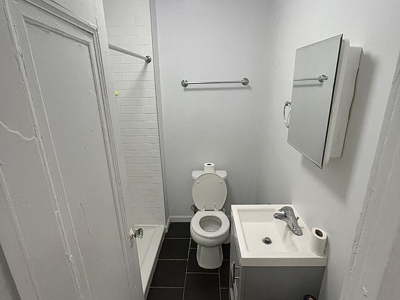 5th image of 4311 Spruce St APT C07