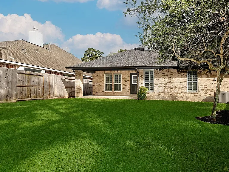 11 Fair Light Ct — Photo 21