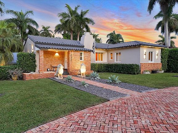 2nd image of 7821 Coquina Dr