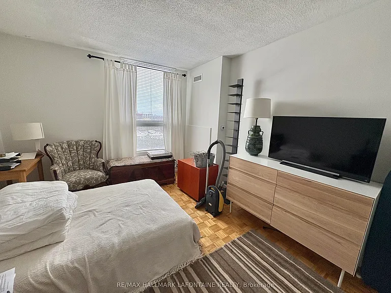 2951 Riverside Dr #905 — Photo 13