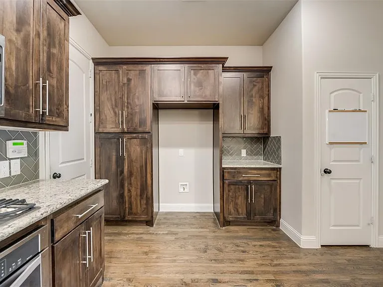 4213 Broadway Ave — Photo 9