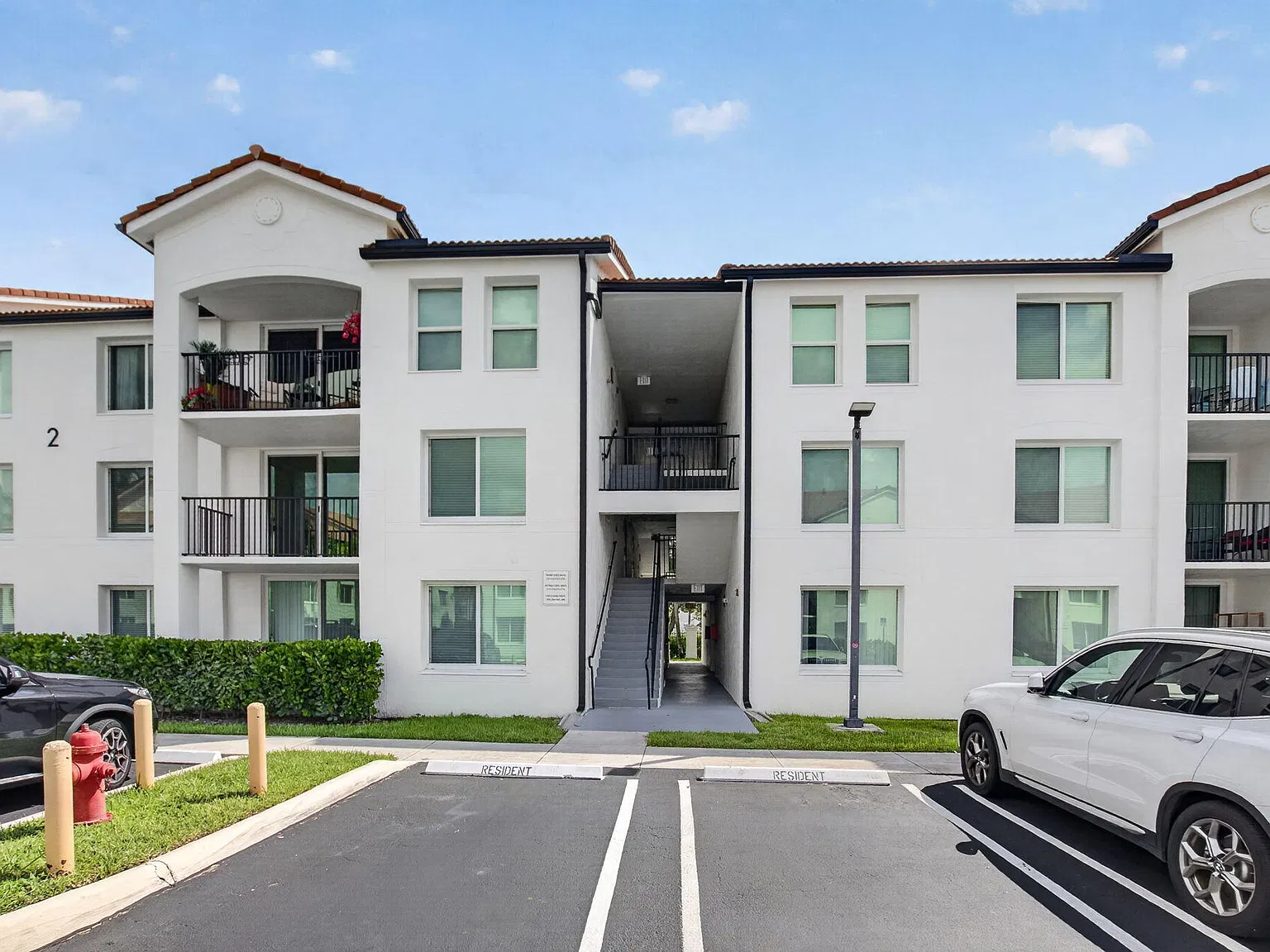 2 bed, 2.0 bath, 1008 sqft, $2,295 — Photo 3