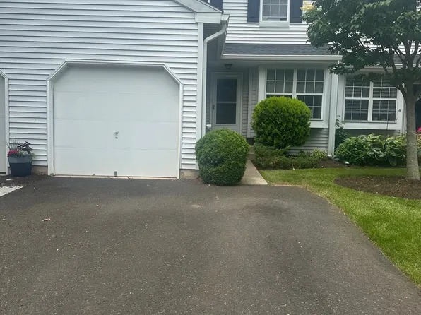 2437 Linksman Ln, Warrington, PA 18976