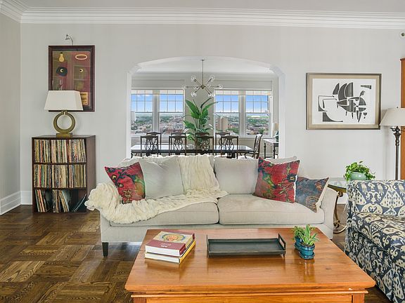 4th image of 421 W Melrose St #21AD