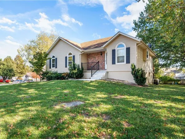 400 SE Mount Vernon Dr, Blue Springs, MO 64014