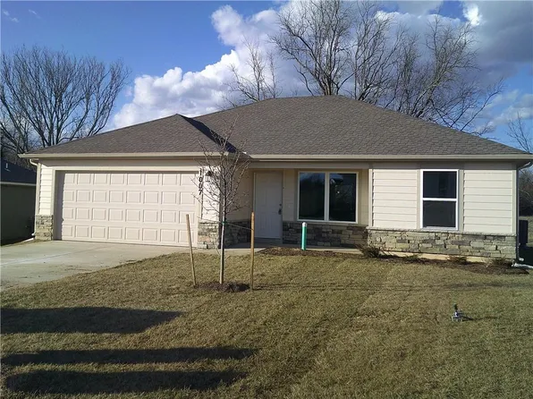 1007 Redbud Dr, Paola, KS 66071