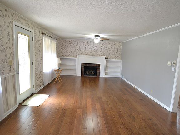2nd image of 2211 S Halliburton St