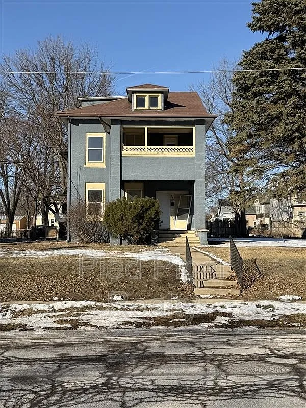 2 bed, 1.0 bath, 2561 sqft, $1,395 — Photo 1