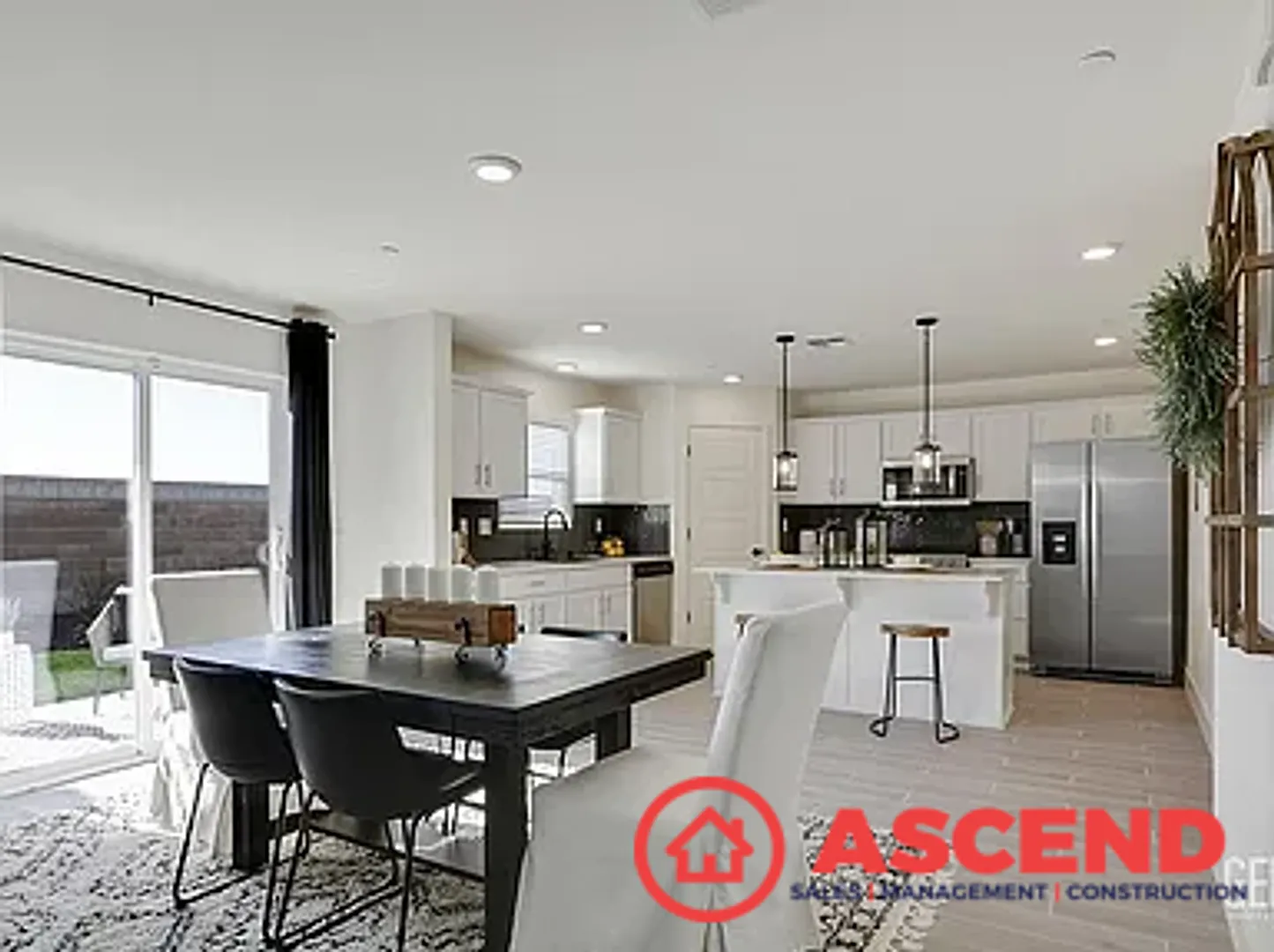 Spacious 5BR/3.5BA Home in 93311 Solar Powered, Utilities Included! — Photo 3