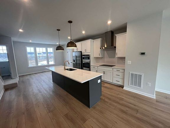 4th image of 426 Burden Dr #1
