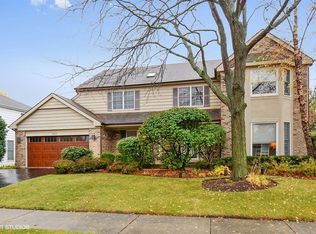 2821 E Woodbury Dr, Arlington Heights, IL 60004