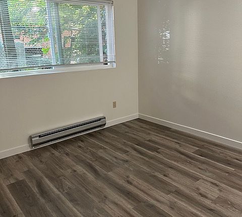 3rd image of 5028 11th Ave NE APT 13