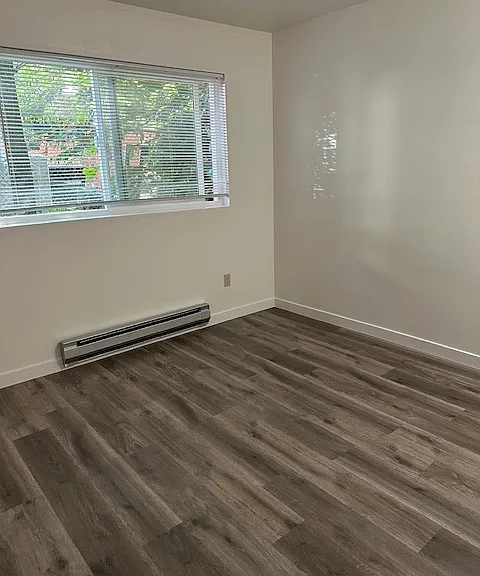 5028 11th Ave NE #13 — Photo 3