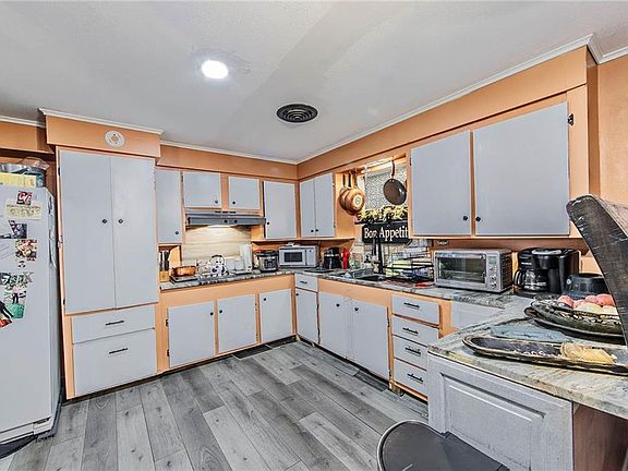 5th image of 309 Jane Ave
